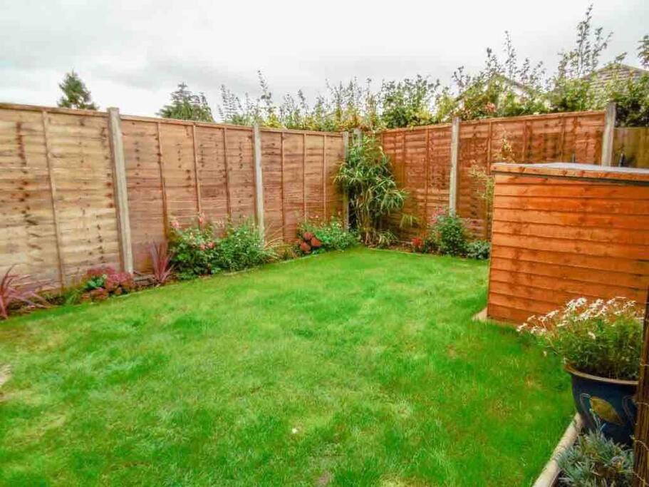 Spacious 4 Bed Rooms, Parking, Garden And Near Parks, Beaches And University Bournemouth Exterior photo