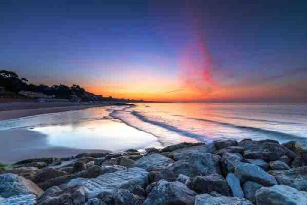 Spacious 4 Bed Rooms, Parking, Garden And Near Parks, Beaches And University Bournemouth Exterior photo